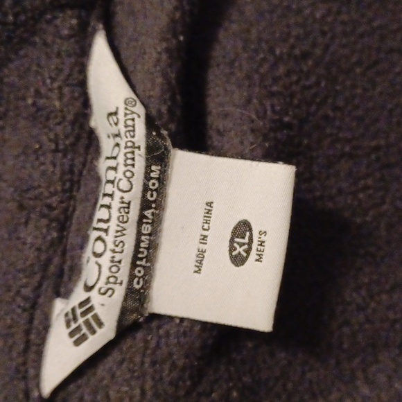 4/$80 Black Fleece Vest - Size XL - Picture 6 of 7